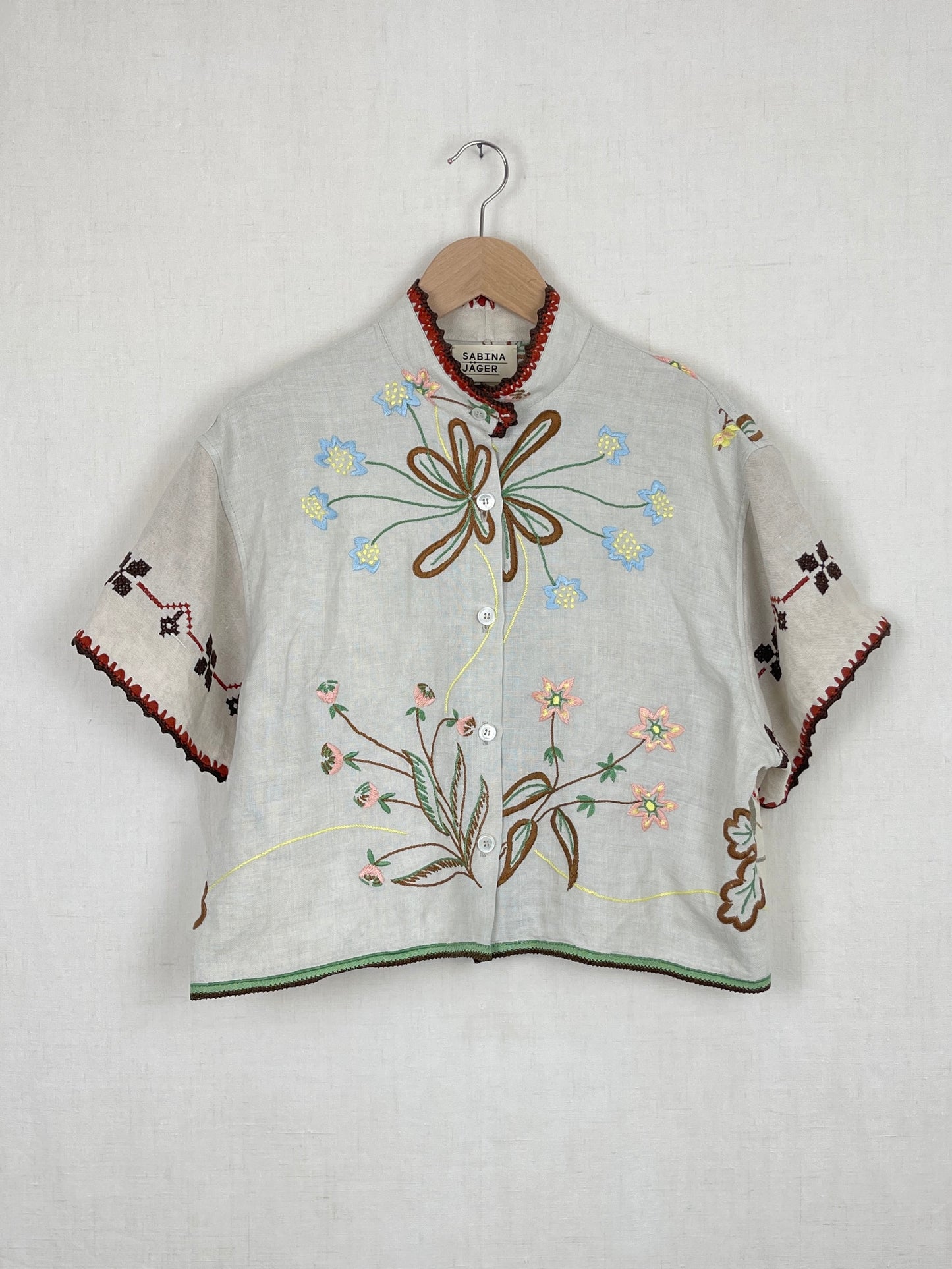LINEN TOP WITH VINTAGE EMBROIDERED TABLECLOTH DETAIL – ONE SIZE