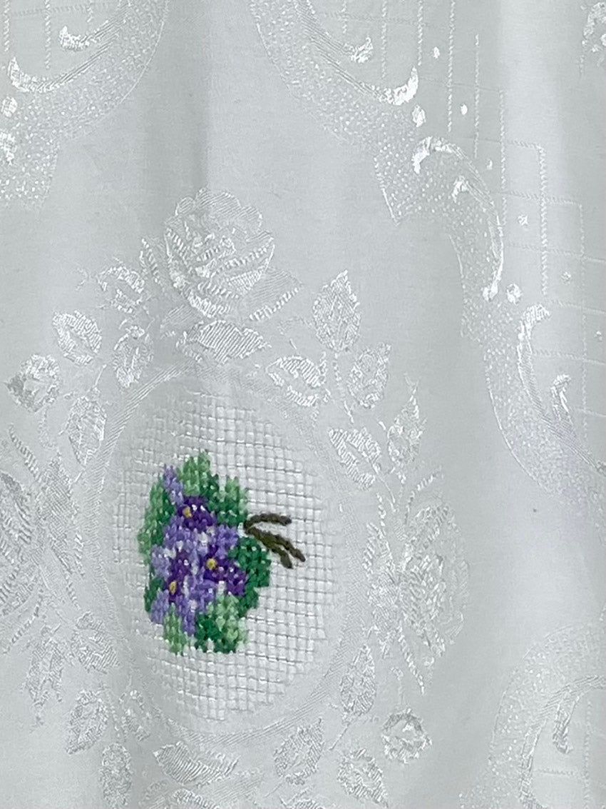 TABLECLOTH WITH CROSS STITCH FLOWERS SHIRT - SIZE 44