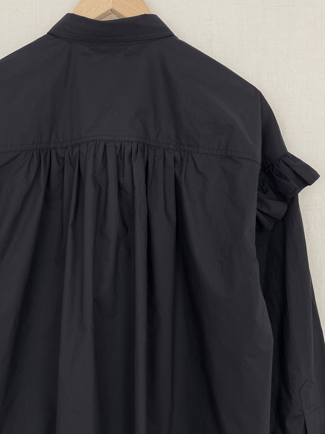 BLACK RUFFLED SHIRT - SIZE S