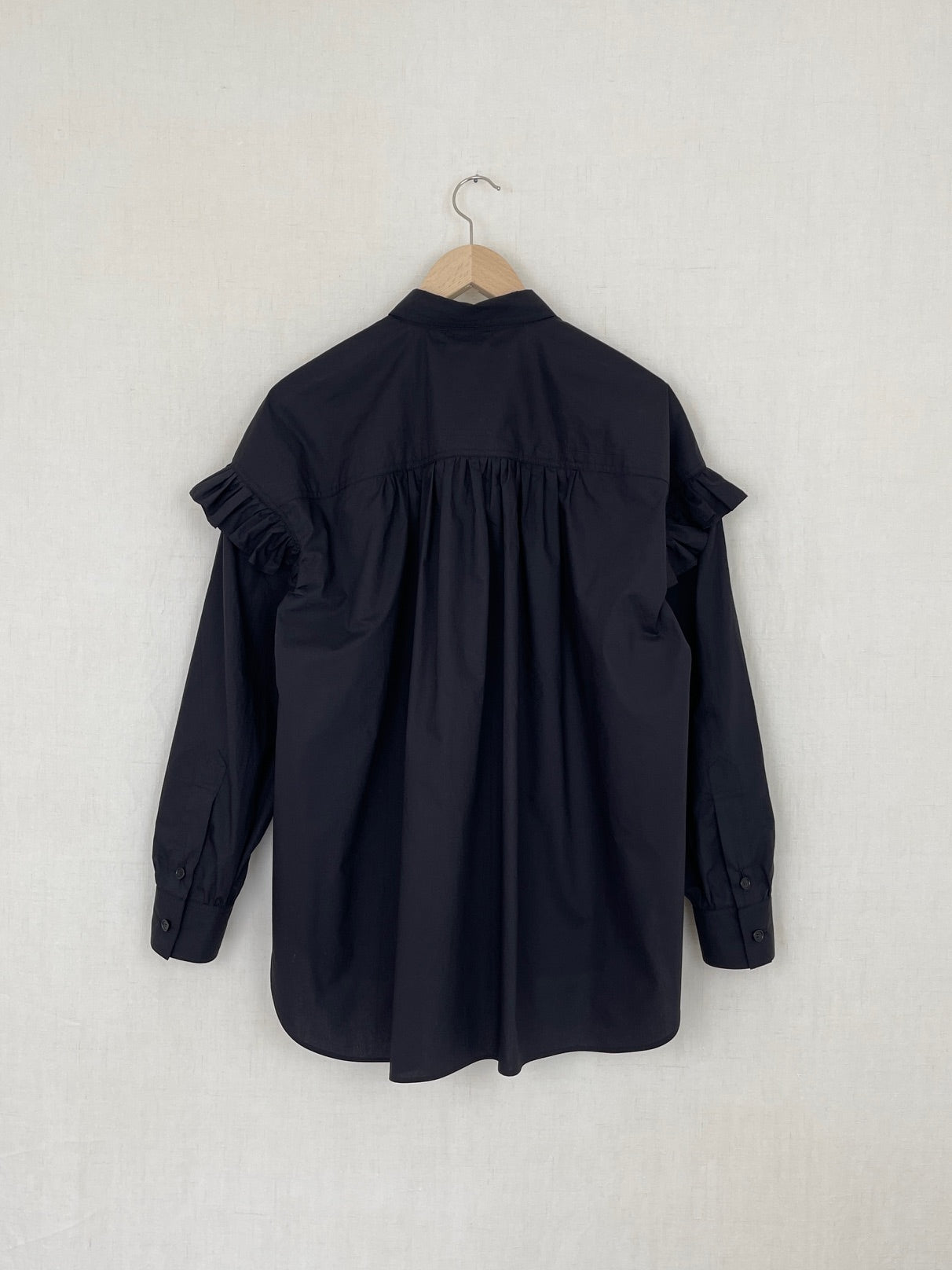 BLACK RUFFLED SHIRT - SIZE S