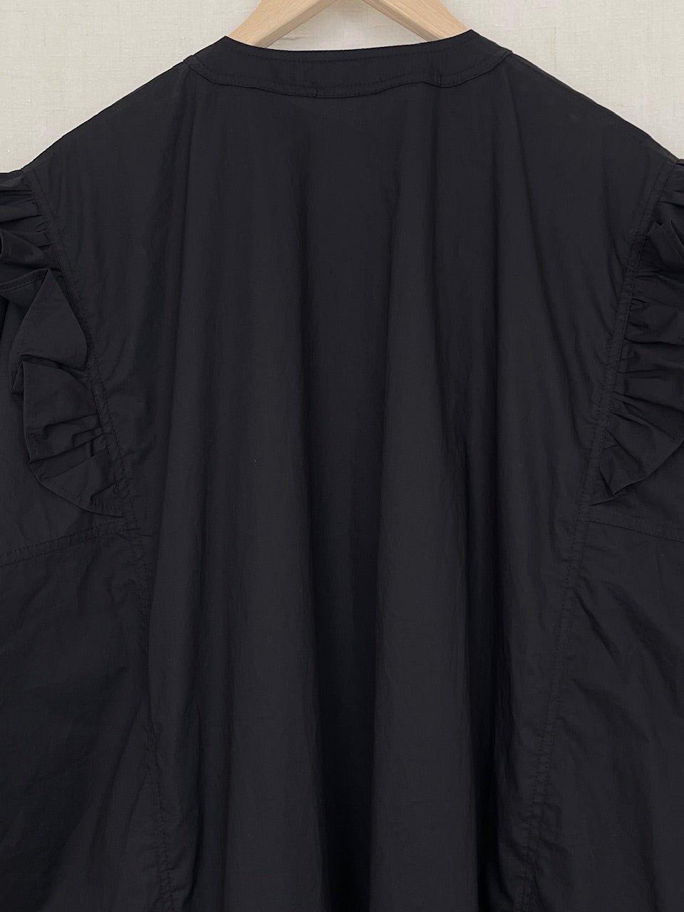 BLACK RUFFLED KAFTAN - ONE SIZE